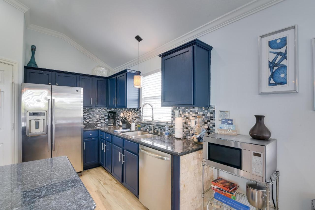 Galveston Escape With Entertainment Patio And Deck! Vila Exterior foto
