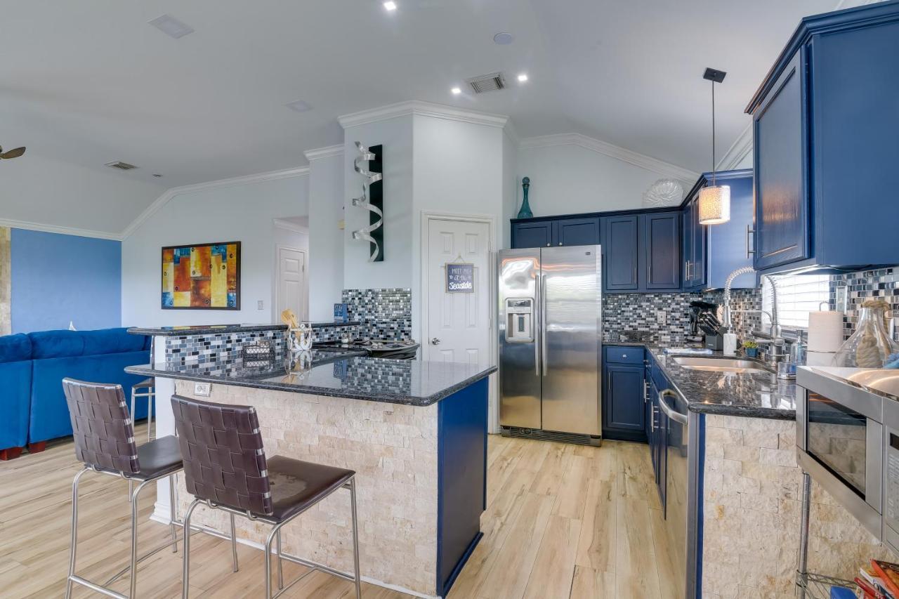 Galveston Escape With Entertainment Patio And Deck! Vila Exterior foto