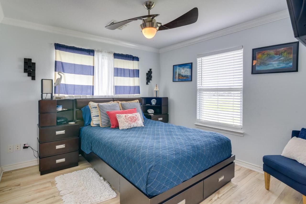 Galveston Escape With Entertainment Patio And Deck! Vila Exterior foto